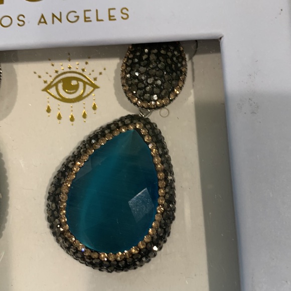 Nia Earrings - Picture 5 of 5